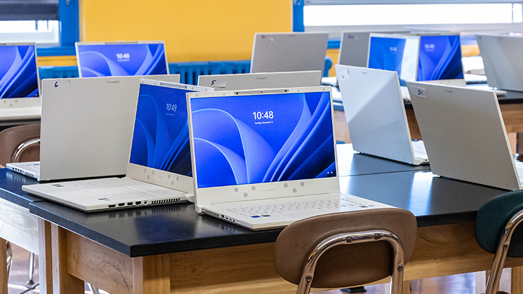 5 Advantages of Having a zSpace Device Based on Windows 11