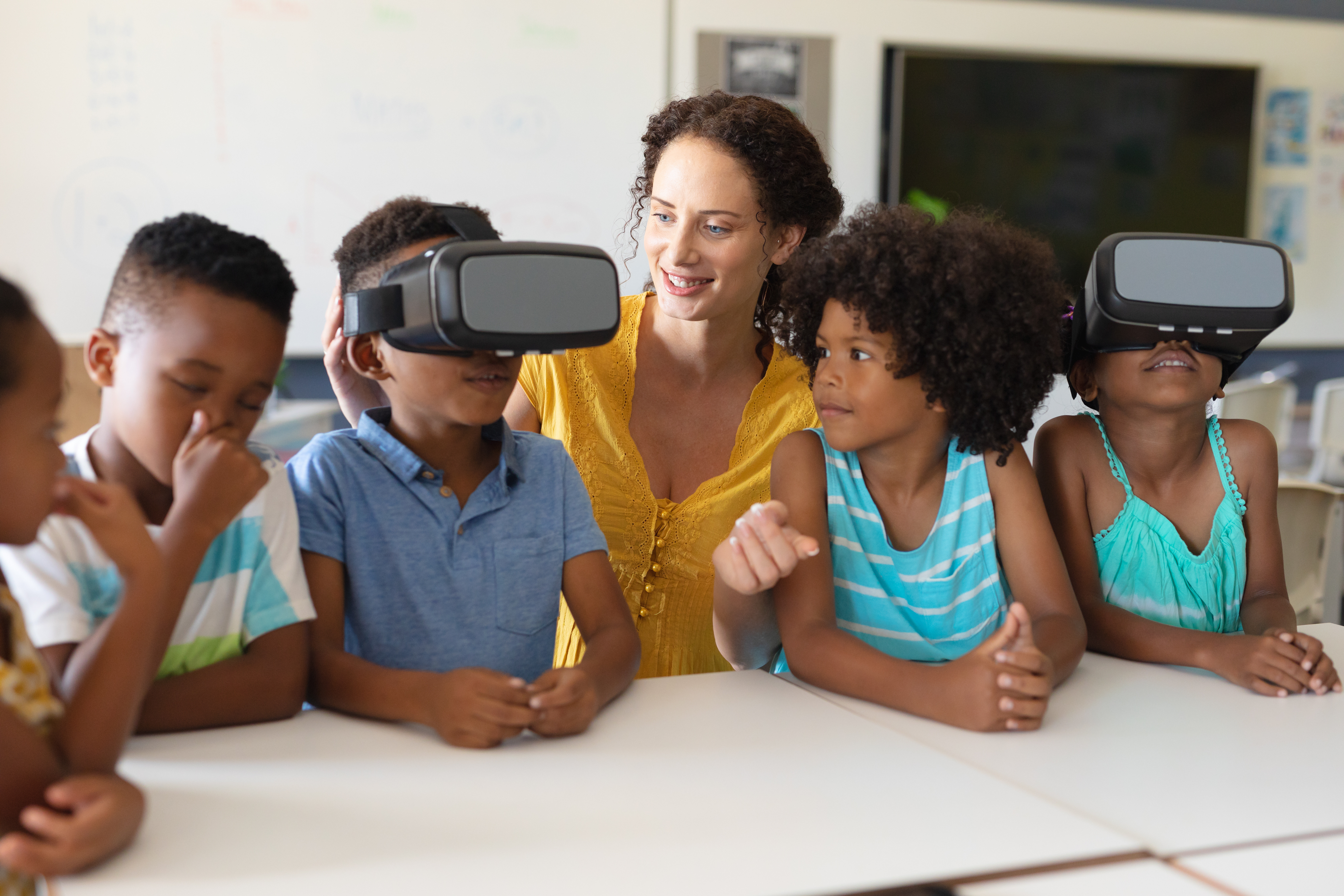 Top 3 AR/VR Solutions for Education: zSpace, ClassVR, Transfr Inc.