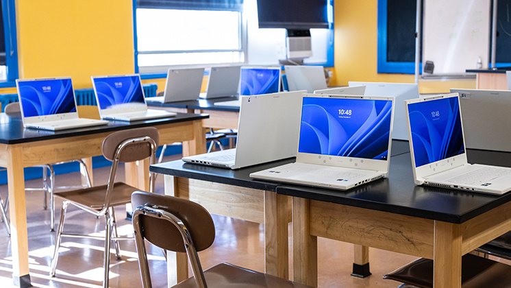 Empowering Disadvantaged Students with AR/VR: The zSpace Advantage